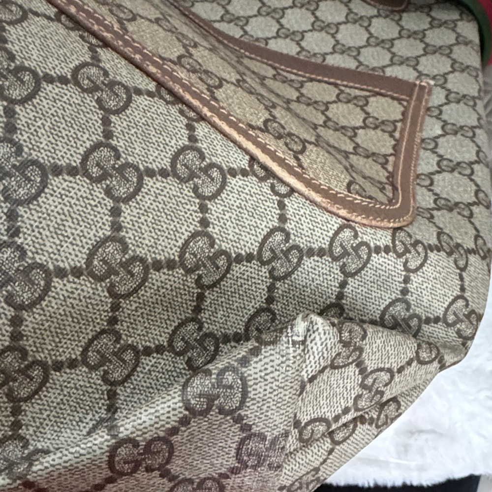 Gucci Beige Monogram Tote with Green and Red Straps - Picture 5 of 9